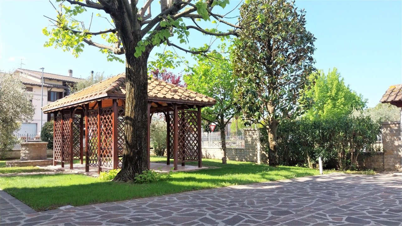 Zu verkaufen villa in ruhiges gebiet Spello Umbria foto 4