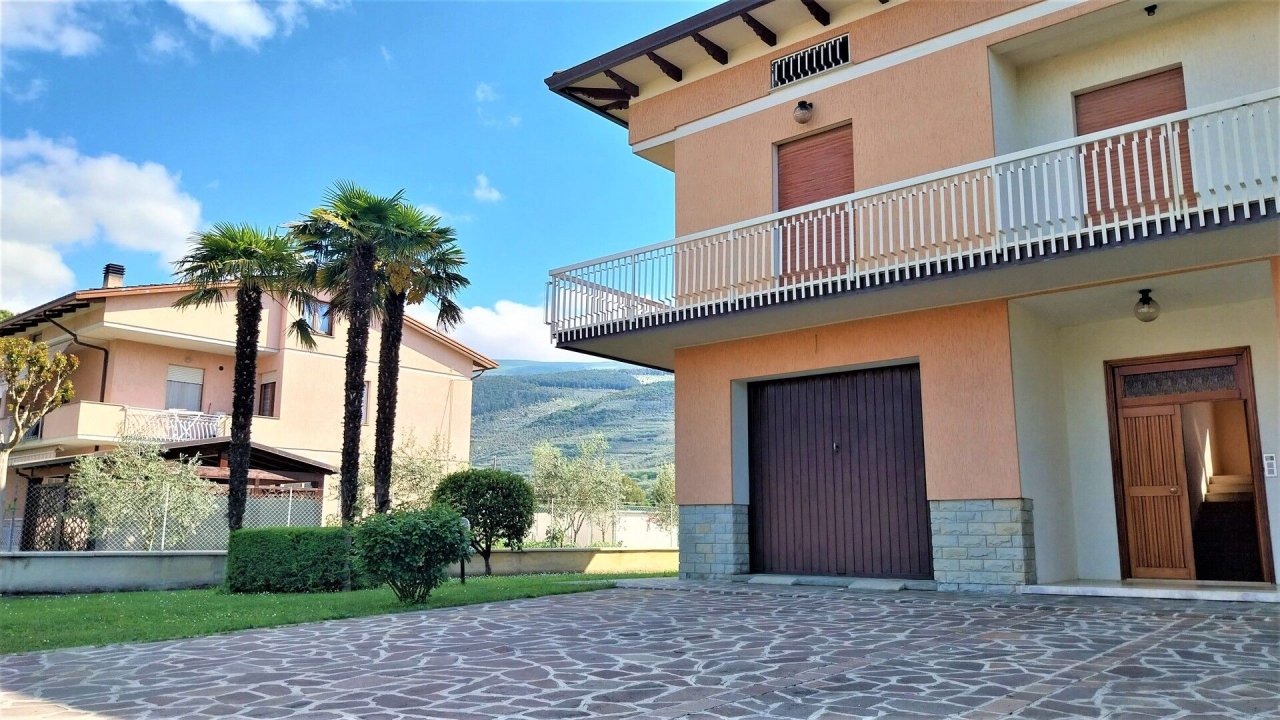 Zu verkaufen villa in ruhiges gebiet Spello Umbria foto 8