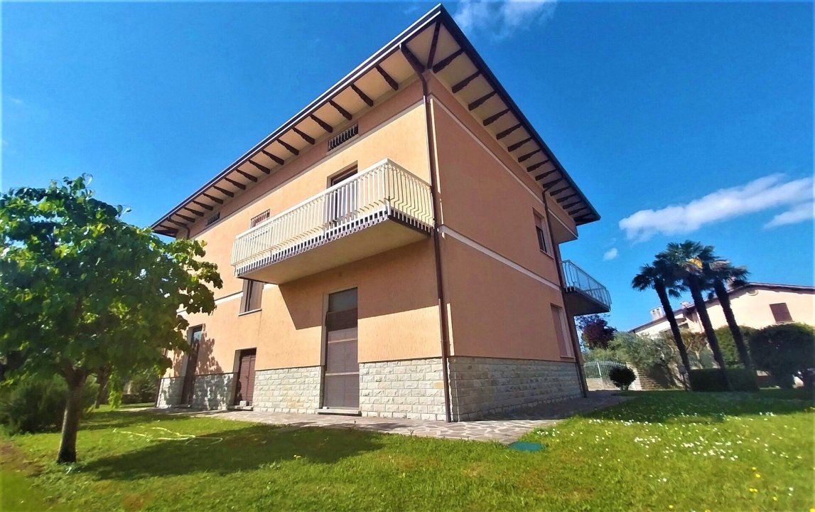 Se vende villa in zona tranquila Spello Umbria foto 1