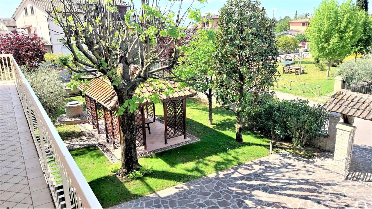 A vendre villa in zone tranquille Spello Umbria foto 16
