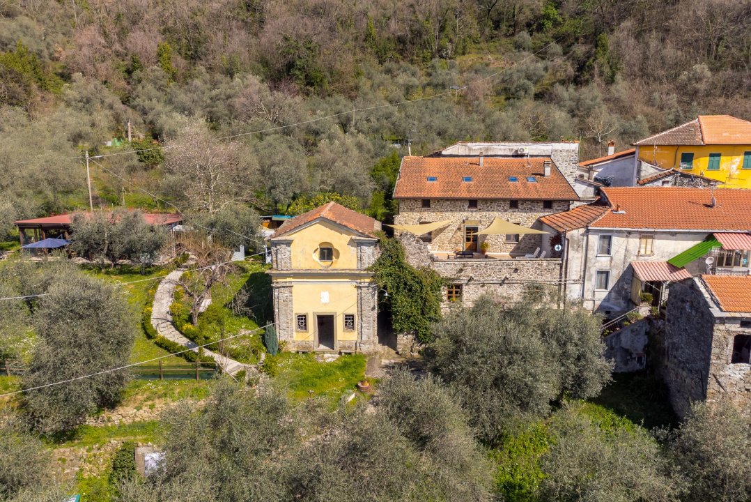 Se vende villa in zona tranquila Podenzana Toscana foto 4