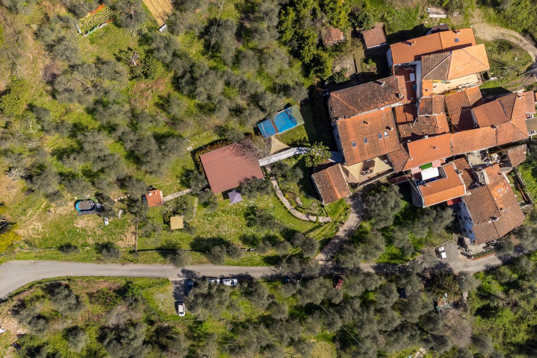Se vende villa in zona tranquila Podenzana Toscana foto 3