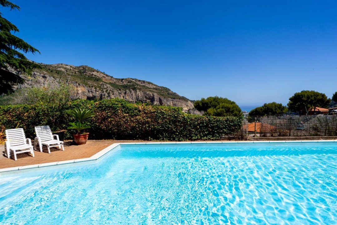 For sale villa in quiet zone Ventimiglia Liguria foto 1