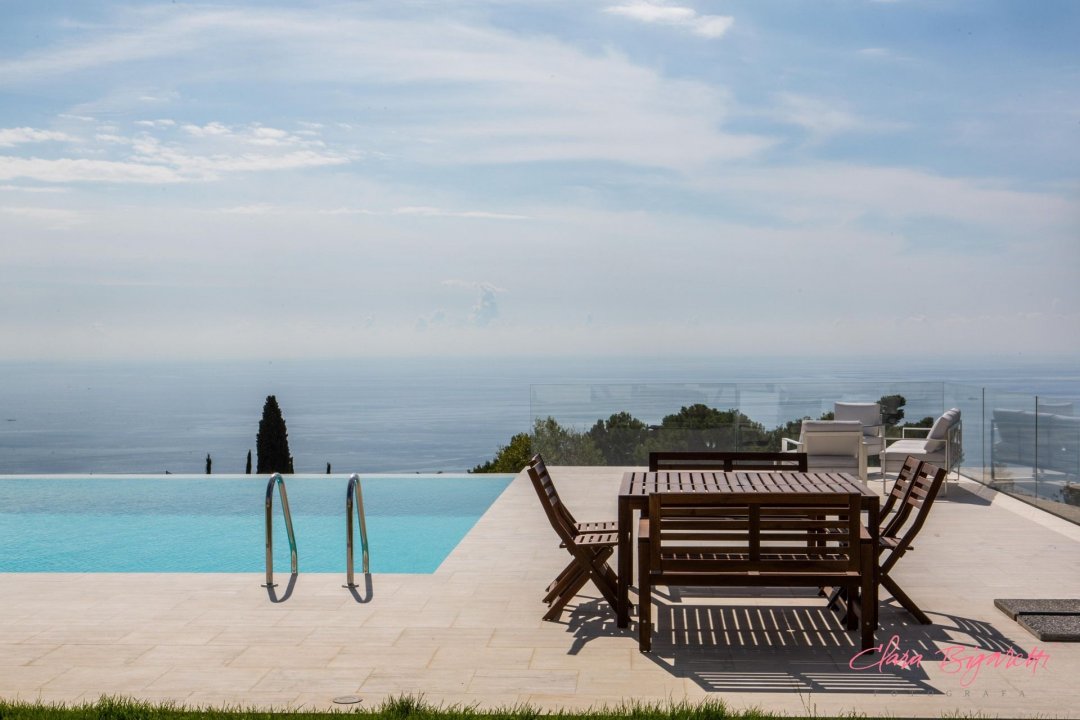 Se vende villa in zona tranquila Cipressa Liguria foto 12
