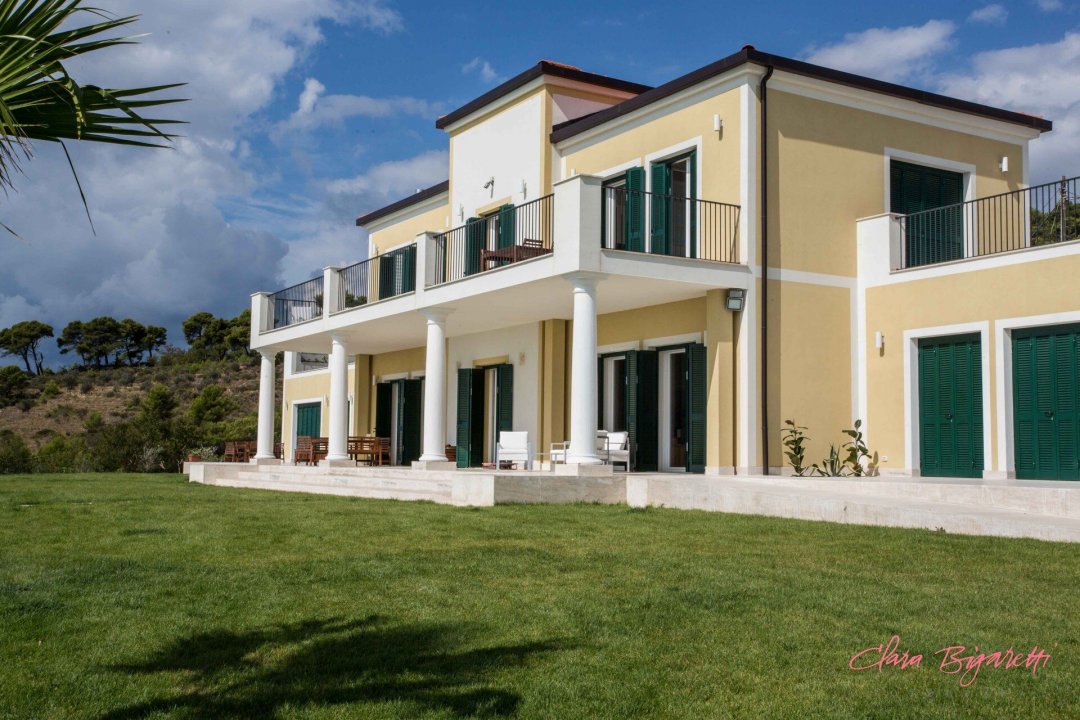 Se vende villa in zona tranquila Cipressa Liguria foto 13
