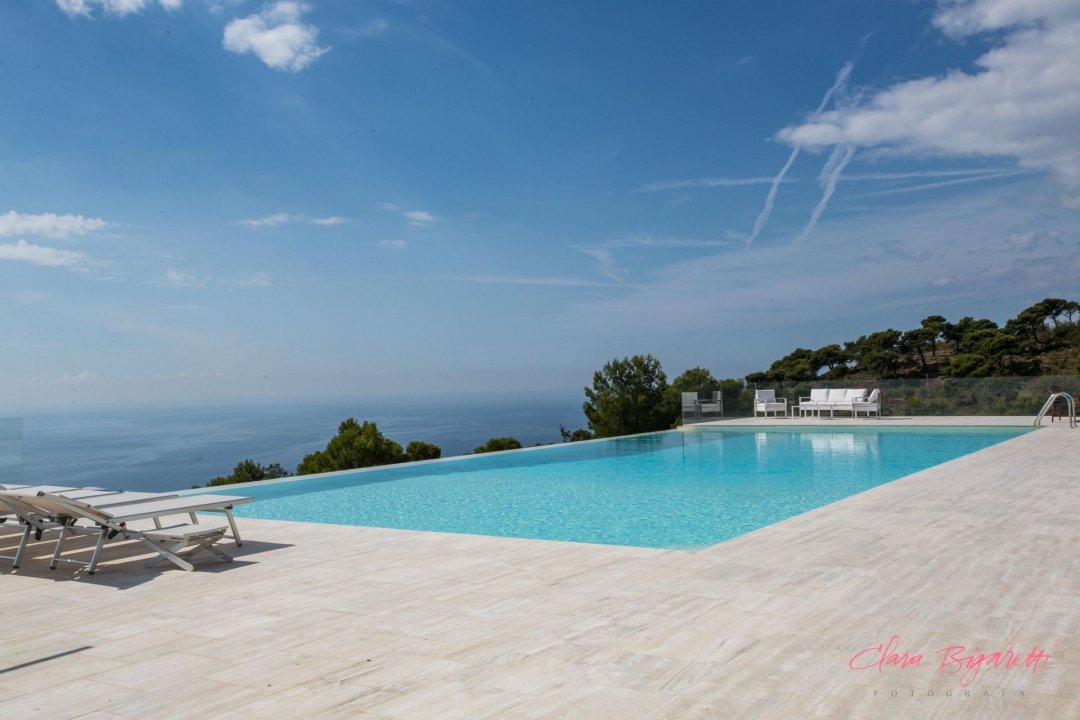 A vendre villa in zone tranquille Cipressa Liguria foto 1