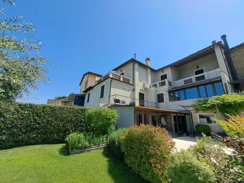 A vendre villa in ville Montefalco Umbria foto 1
