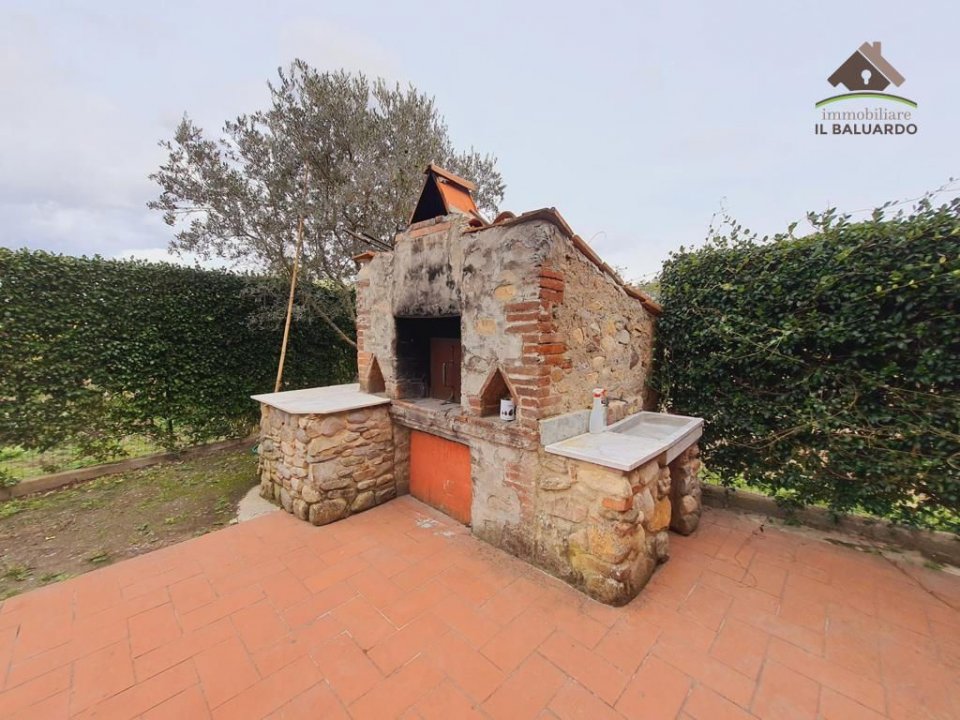 For sale cottage in quiet zone Capannori Toscana foto 9