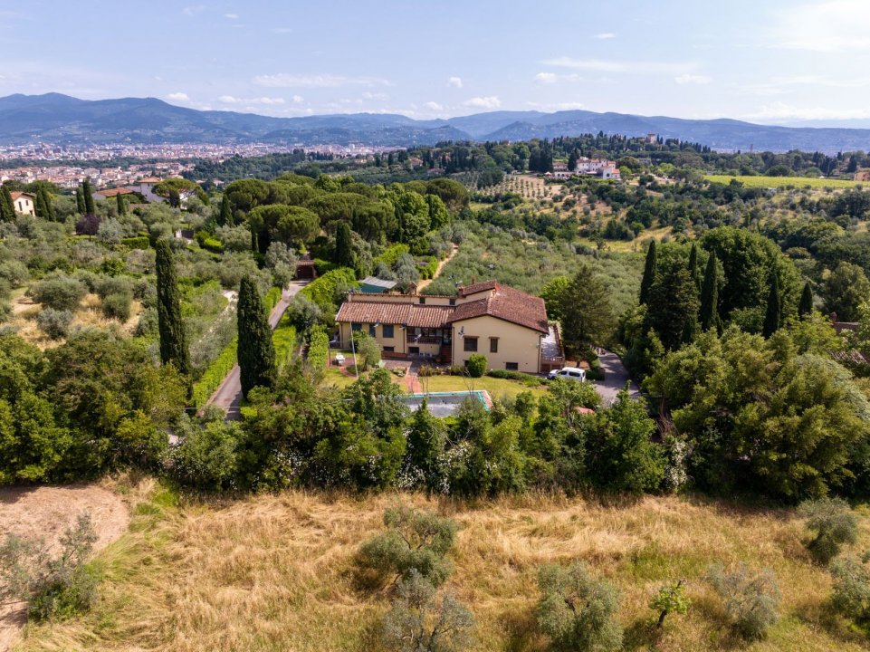 Se vende villa in zona tranquila Firenze Toscana foto 12