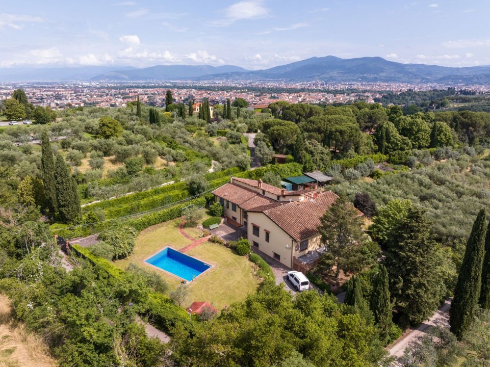 Se vende villa in zona tranquila Firenze Toscana foto 13