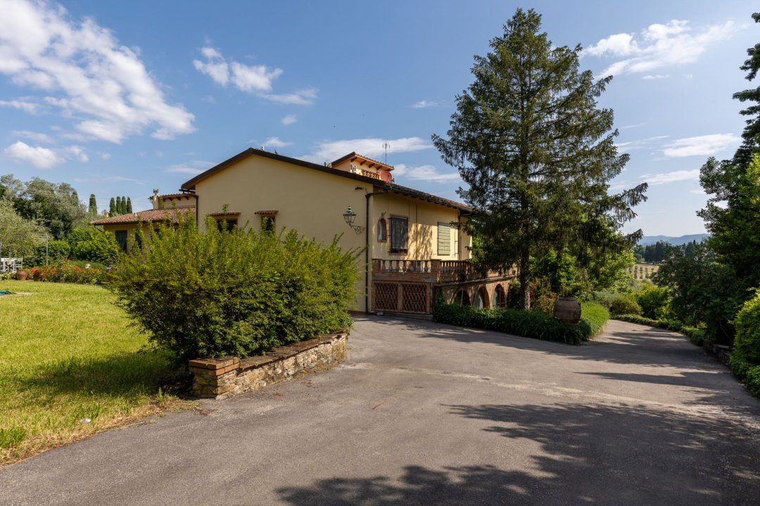 Se vende villa in zona tranquila Firenze Toscana foto 3