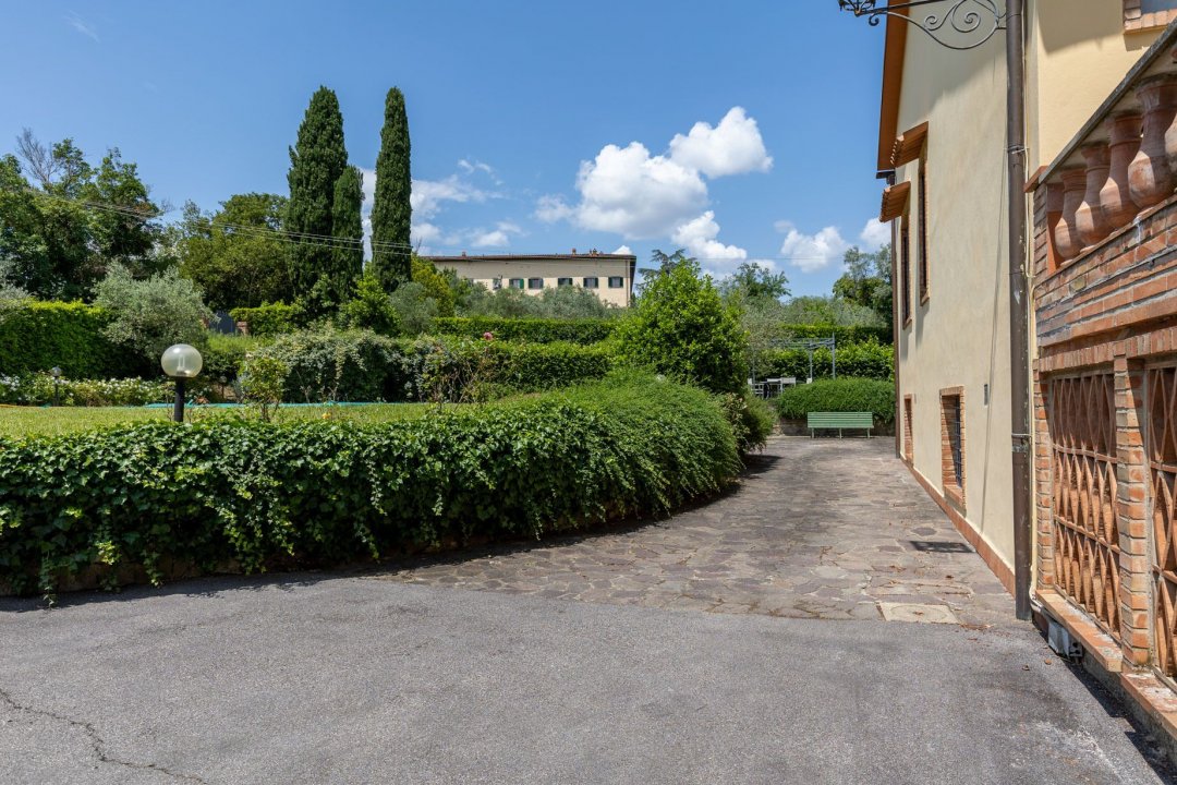 Se vende villa in zona tranquila Firenze Toscana foto 44