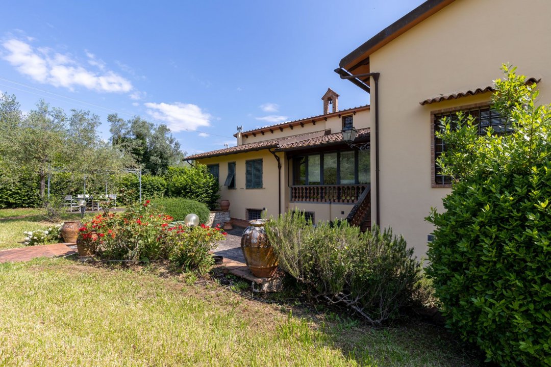 Se vende villa in zona tranquila Firenze Toscana foto 7