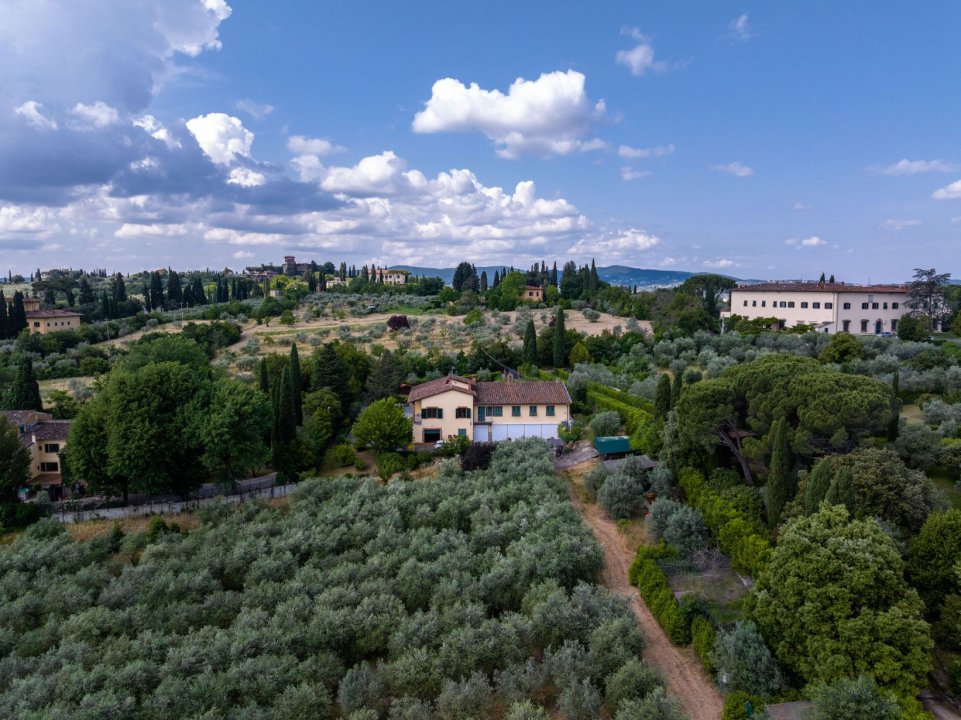 Se vende villa in zona tranquila Firenze Toscana foto 8