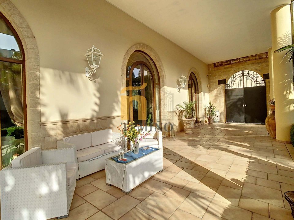A vendre villa in ville San Donaci Puglia foto 2