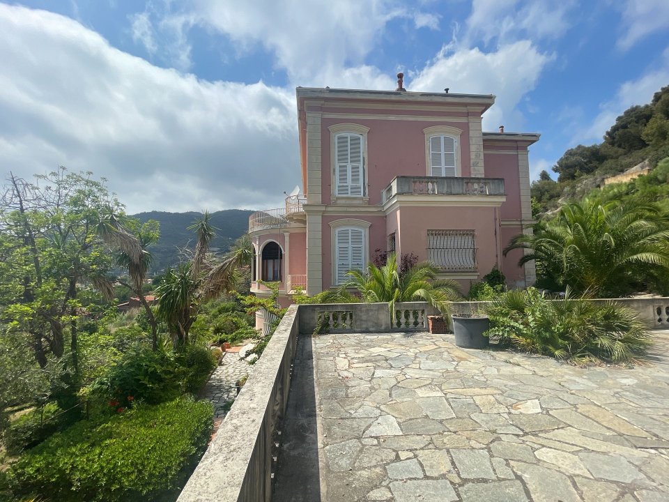 Se vende villa by the mar Ventimiglia Liguria foto 8