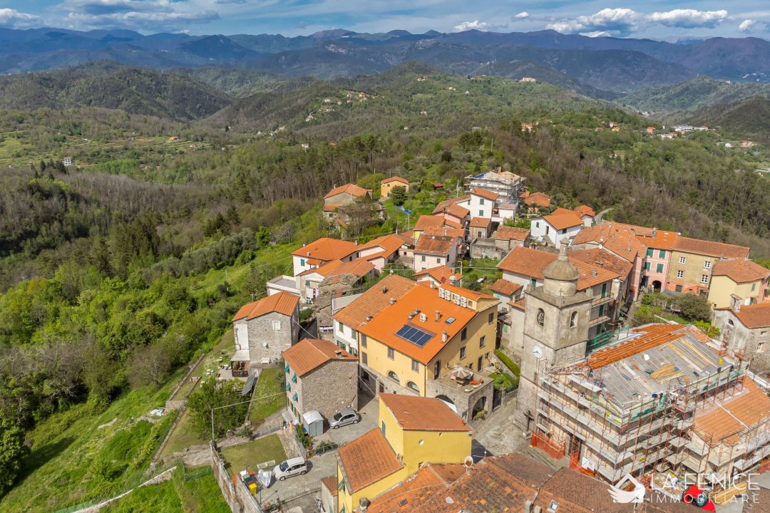 Se vende villa in zona tranquila Beverino Liguria foto 3