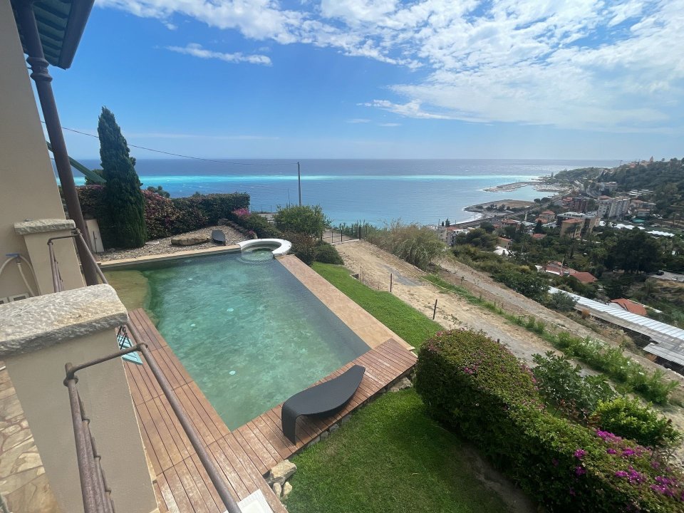 A vendre villa in zone tranquille Bordighera Liguria foto 4