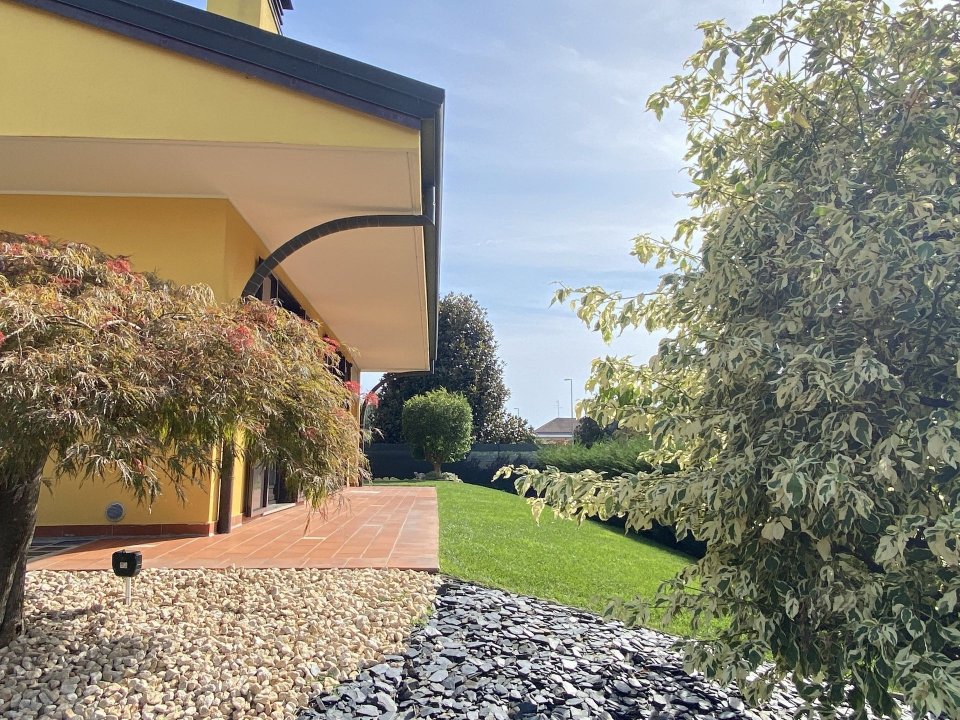 Se vende villa in zona tranquila Lainate Lombardia foto 9