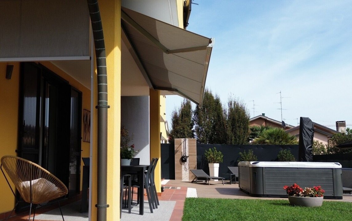 Se vende villa in zona tranquila Lainate Lombardia foto 28