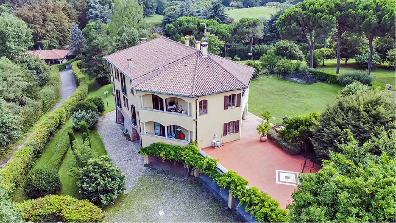A vendre villa in zone tranquille Carate Brianza Lombardia foto 1