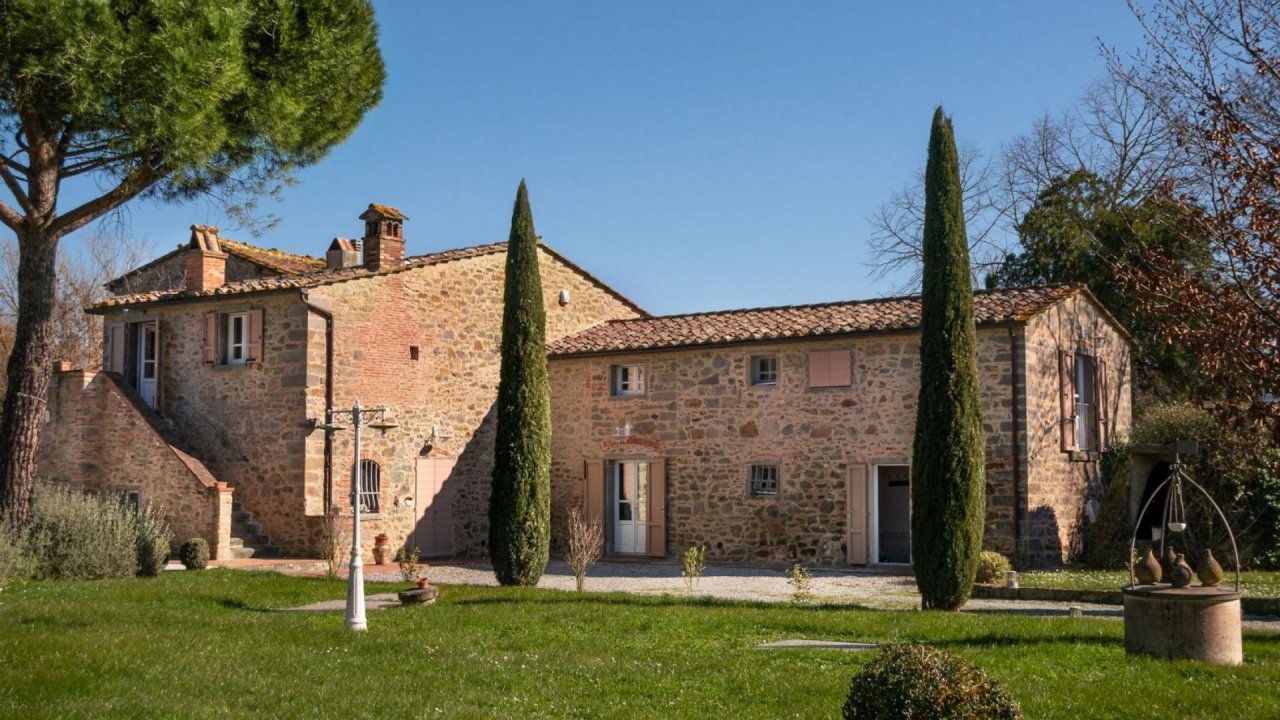 Se vende villa in campo Cortona Toscana foto 1