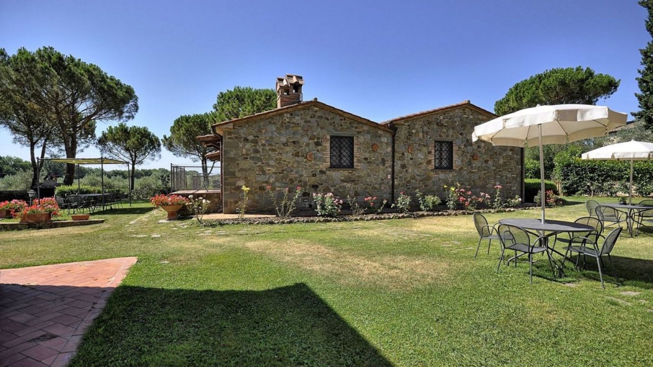 Se vende villa in  Tuoro sul Trasimeno Umbria foto 6