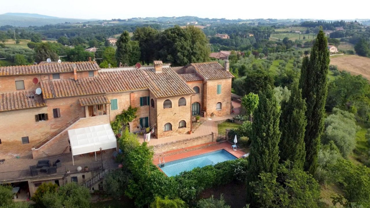 Se vende villa in campo Siena Toscana foto 1