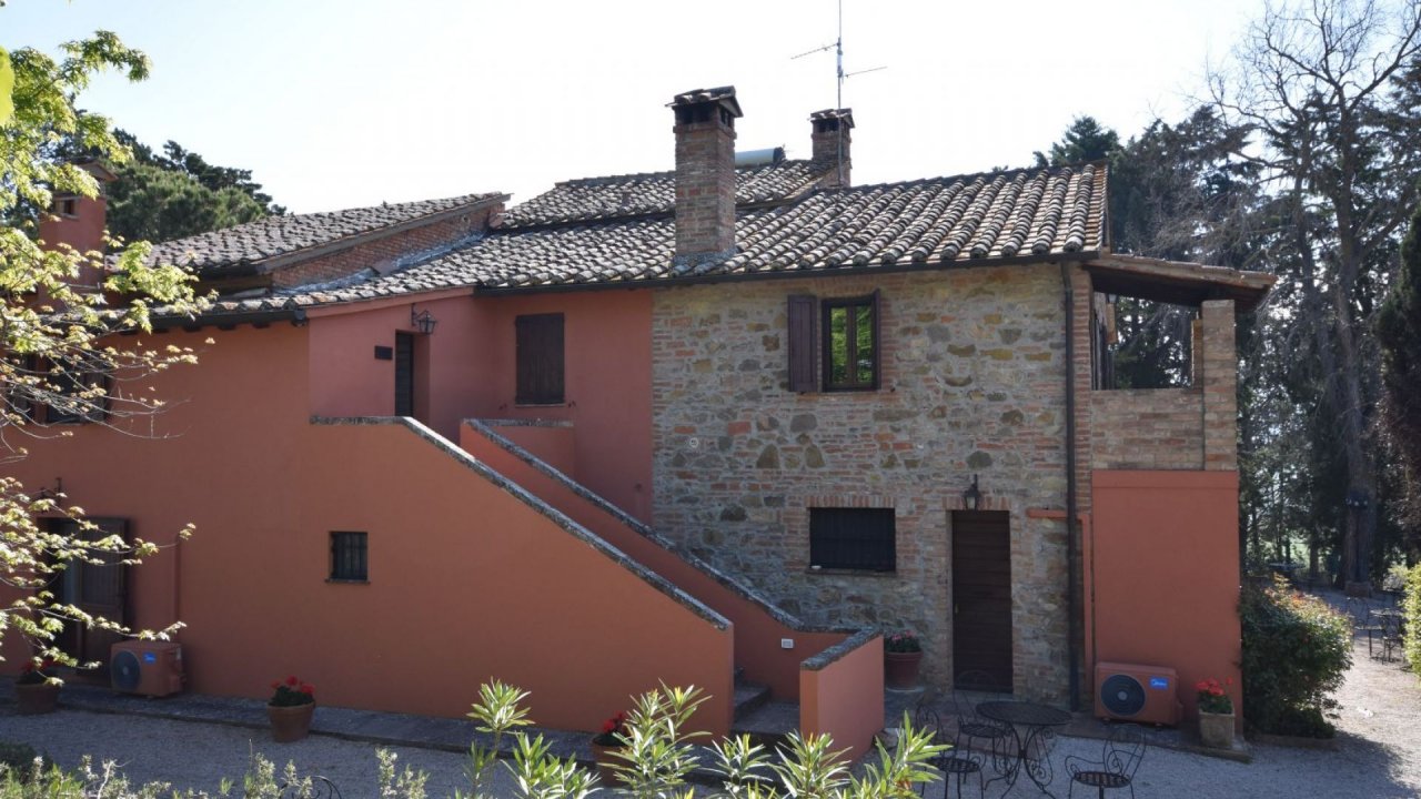 Se vende villa in  Castiglione del Lago Umbria foto 23