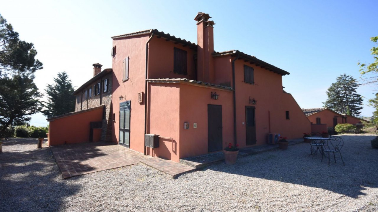 Se vende villa in  Castiglione del Lago Umbria foto 11