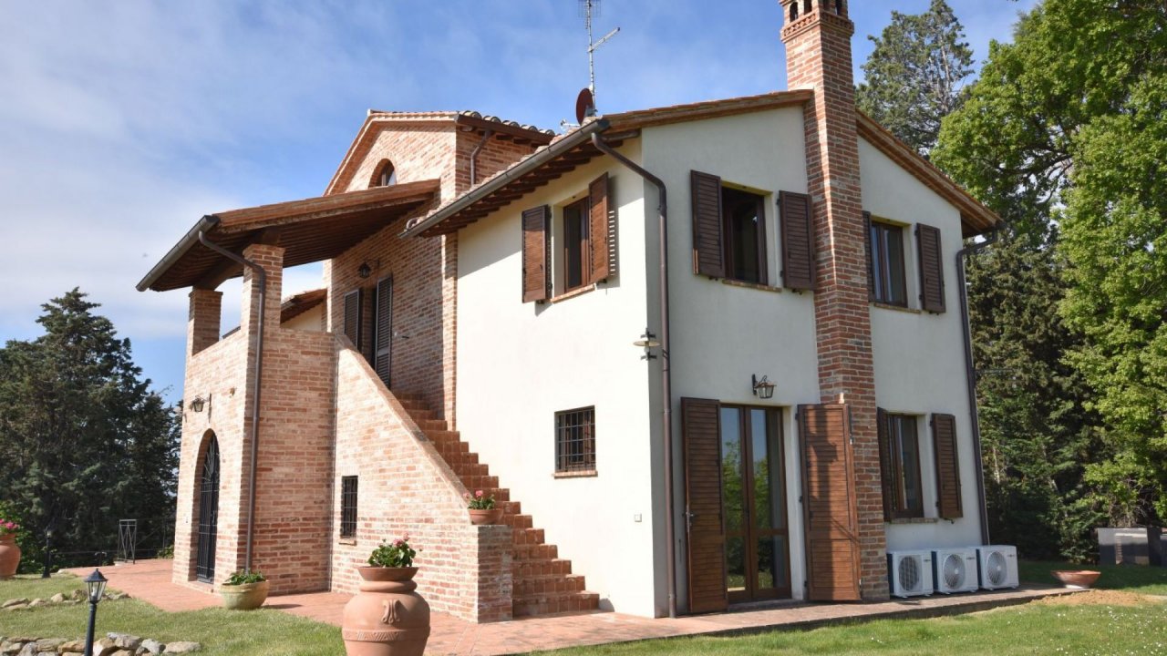 Se vende villa in  Castiglione del Lago Umbria foto 24