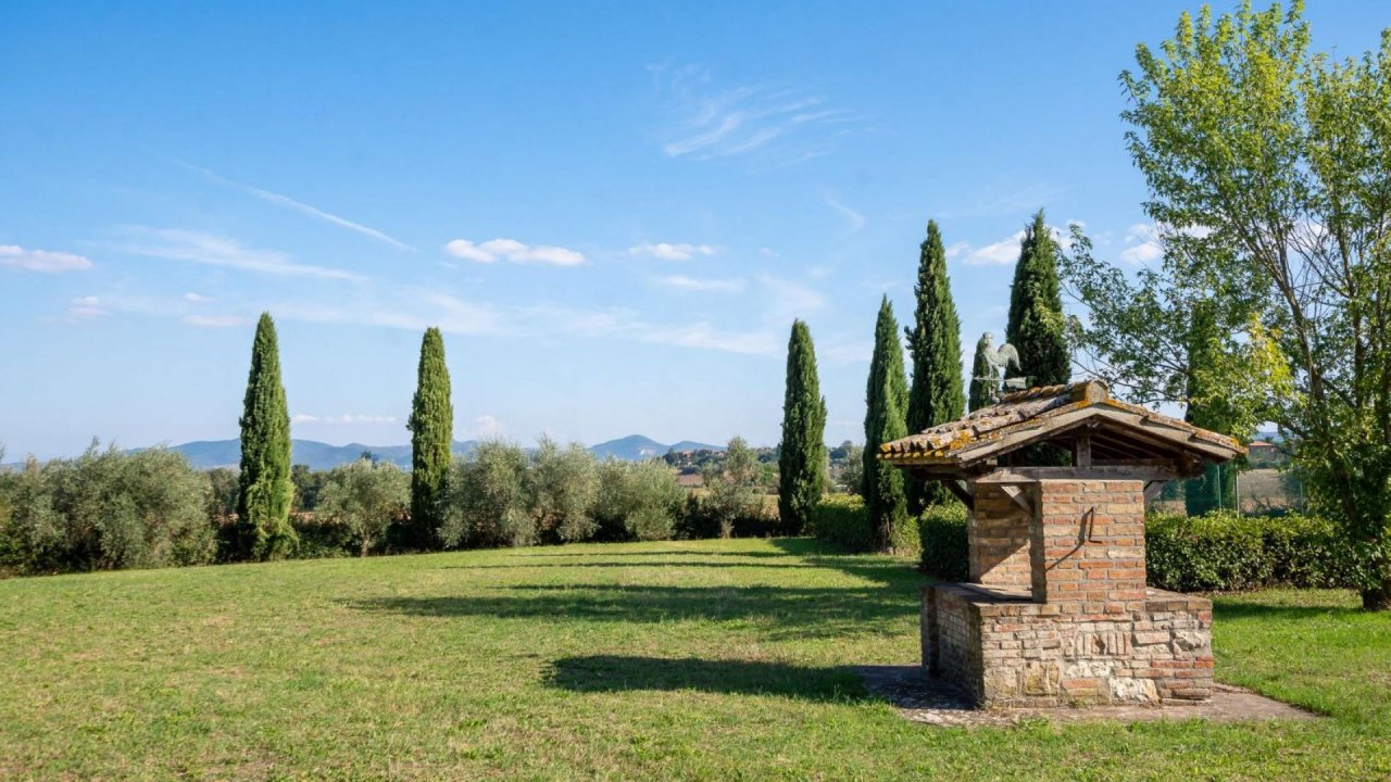 For sale villa by the lake Castiglione del Lago Umbria foto 9