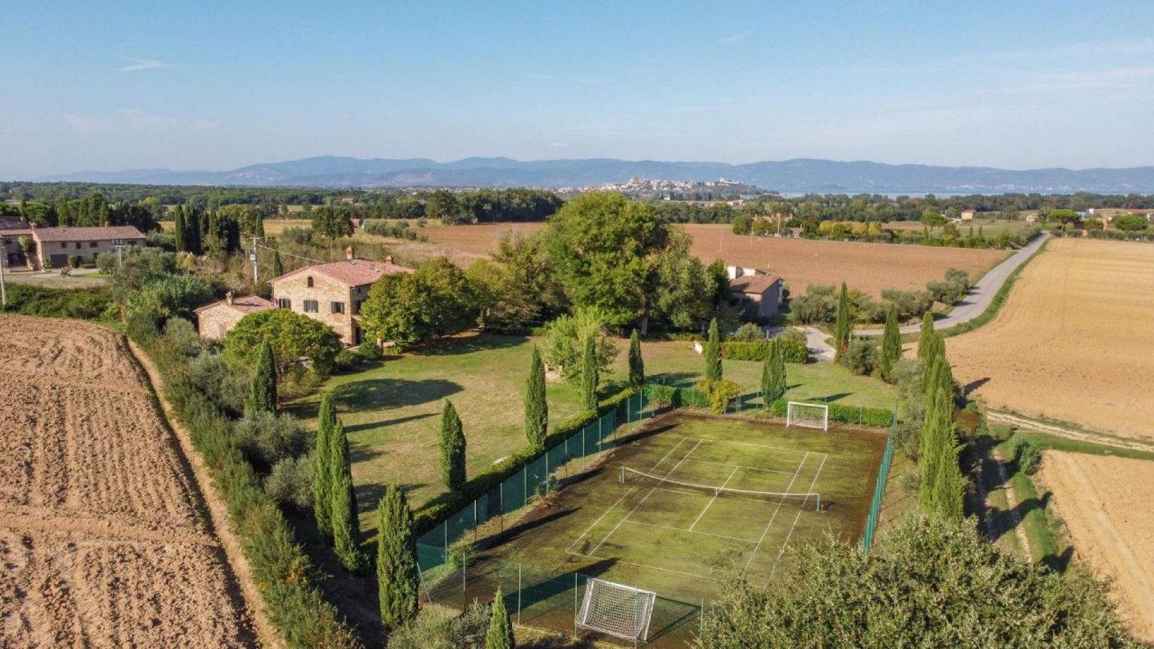 Se vende villa in  Castiglione del Lago Umbria foto 1