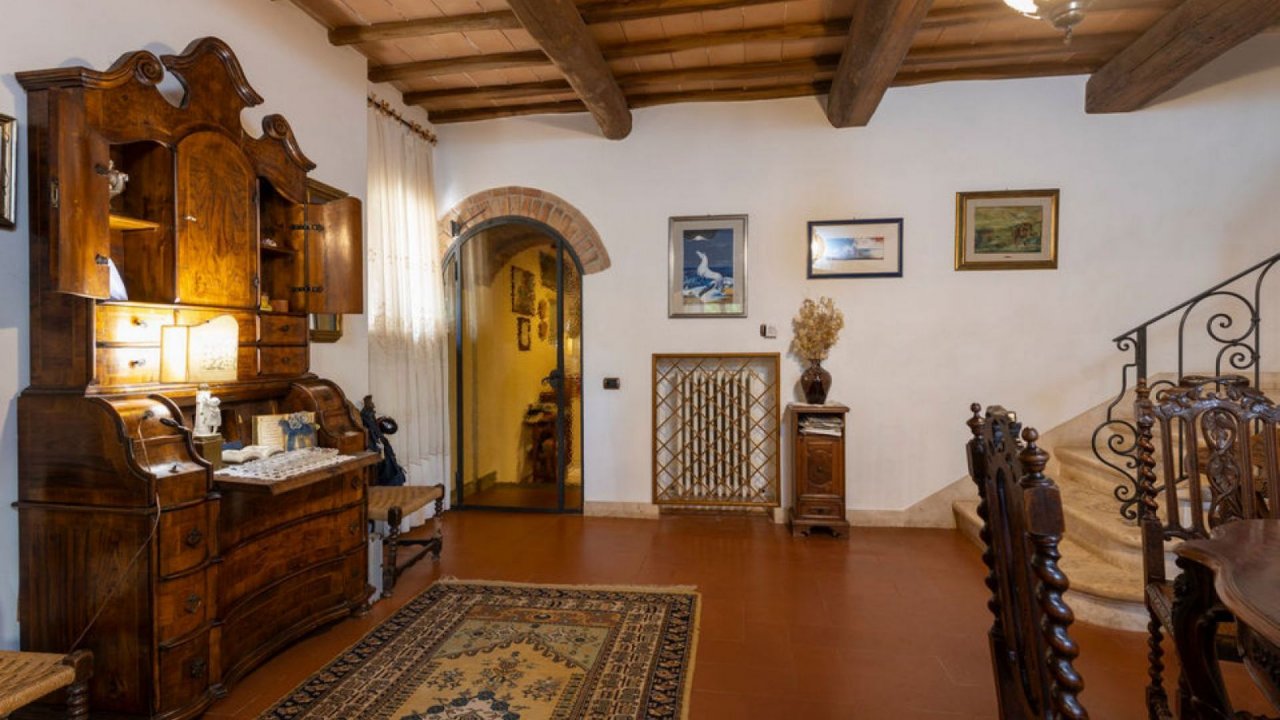 Se vende villa in  Siena Toscana foto 3