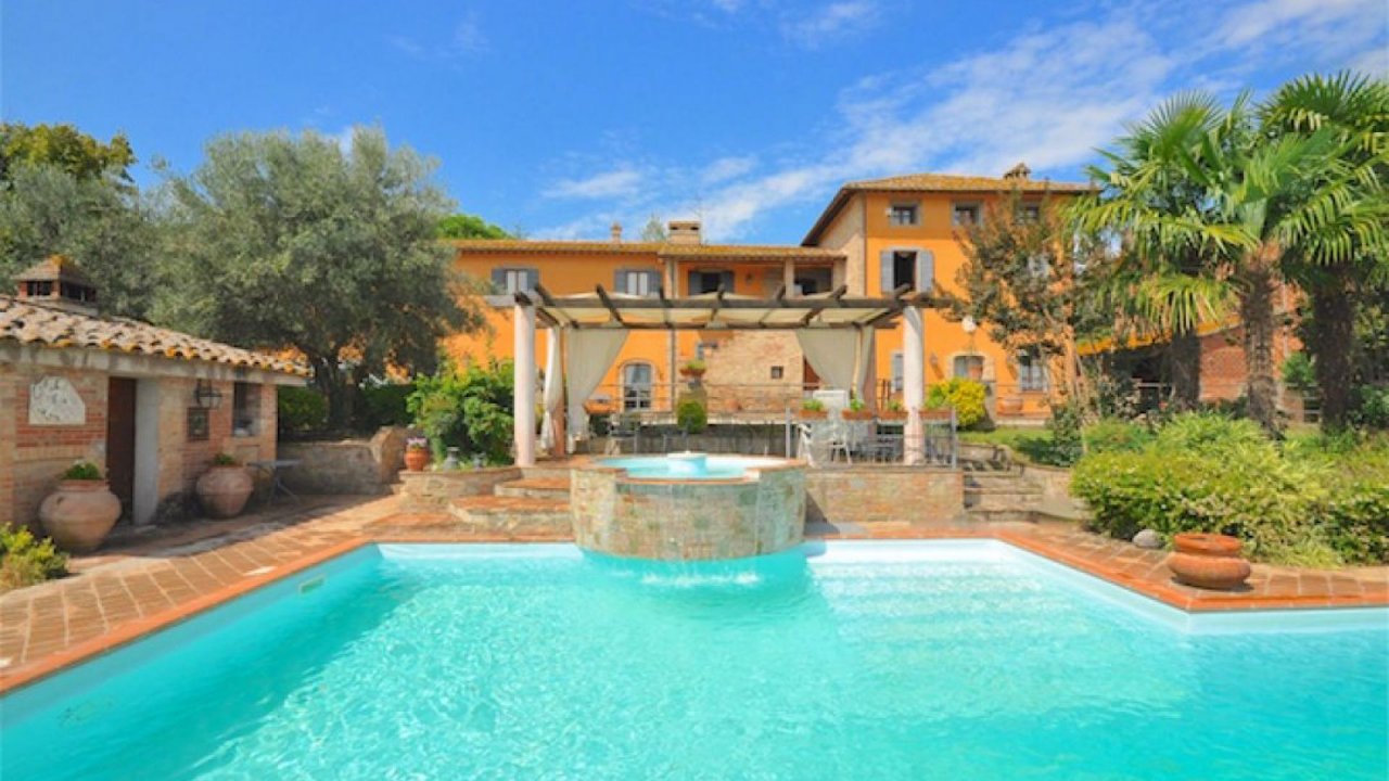 Se vende villa in  Perugia Umbria foto 1