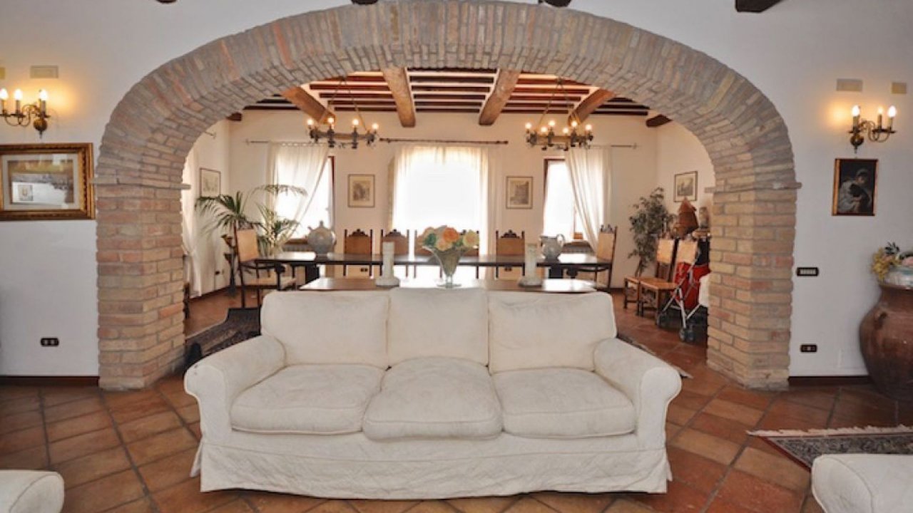 Se vende villa in  Perugia Umbria foto 8