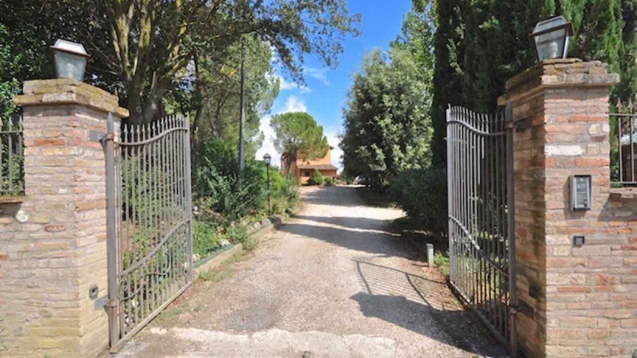 Se vende villa in  Perugia Umbria foto 13