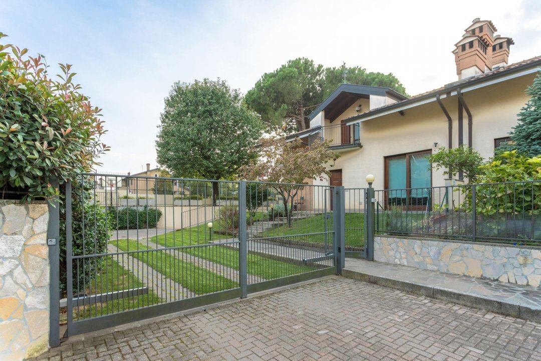 A vendre villa in zone tranquille Carnate Lombardia foto 14