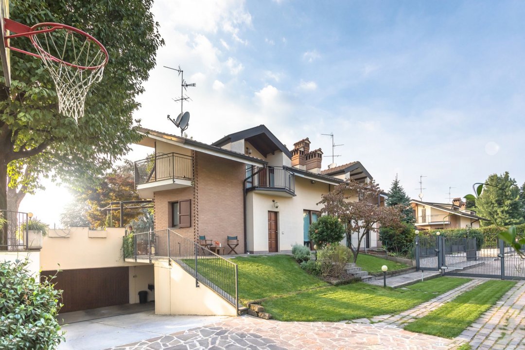 Zu verkaufen villa in ruhiges gebiet Carnate Lombardia foto 1