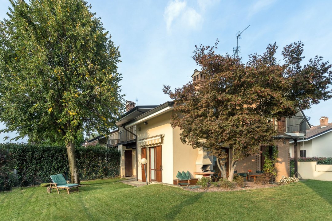 Se vende villa in zona tranquila Carnate Lombardia foto 7