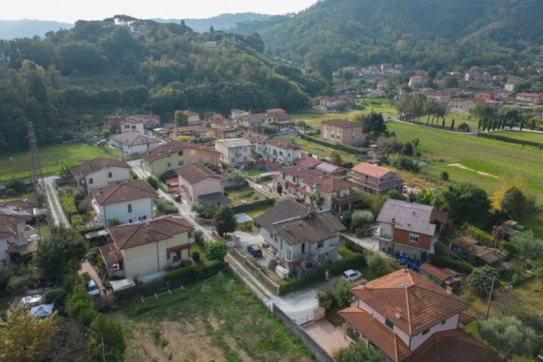 Se vende villa in zona tranquila Camaiore Toscana foto 4
