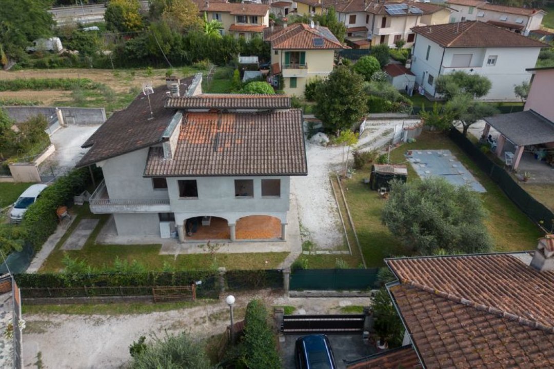 Se vende villa in zona tranquila Camaiore Toscana foto 6