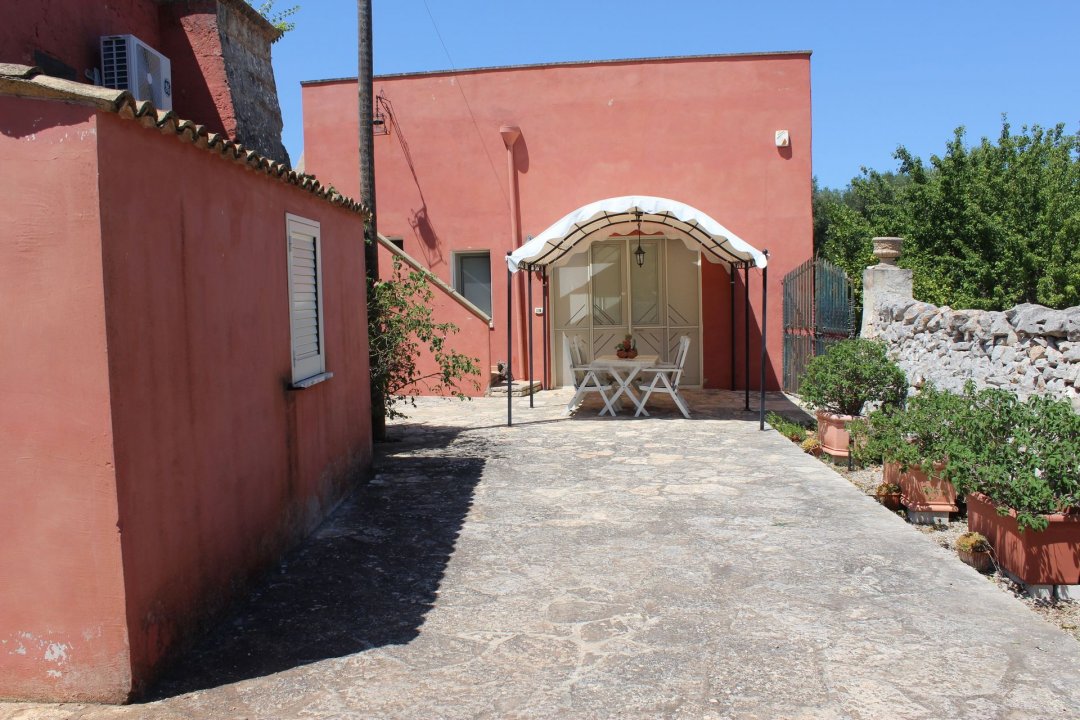 Se vende villa in zona tranquila San Vito dei Normanni Puglia foto 12