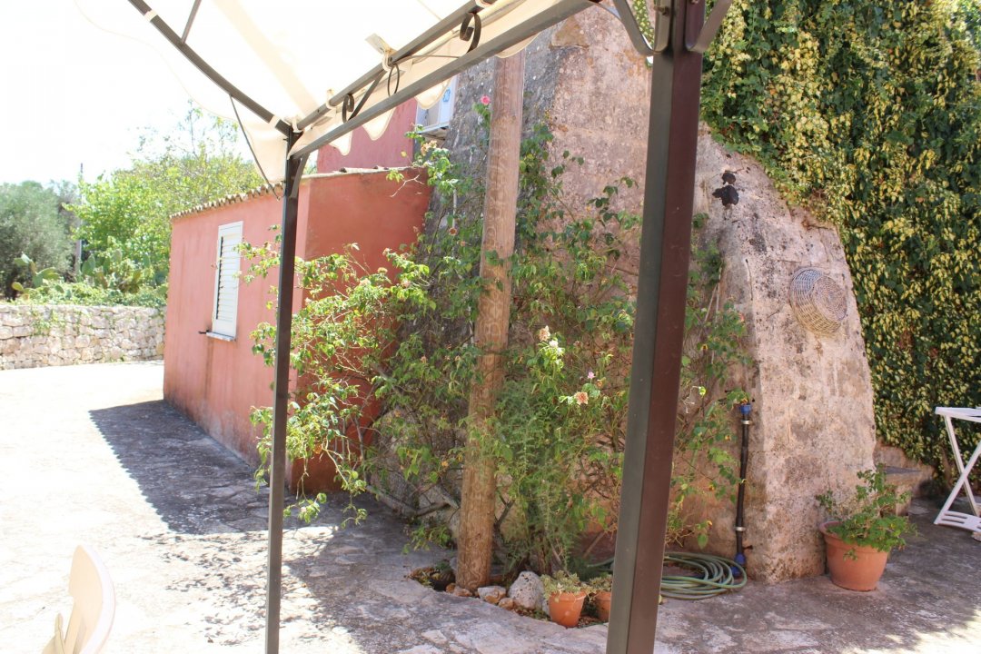 Se vende villa in zona tranquila San Vito dei Normanni Puglia foto 10