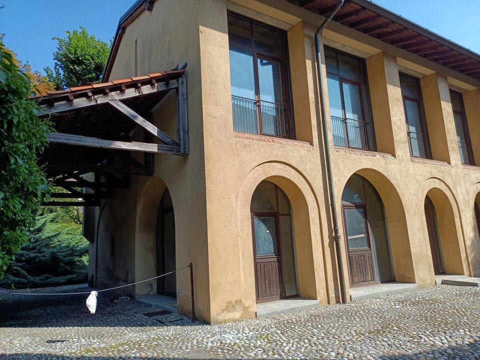 For sale real estate transaction in quiet zone Como Lombardia foto 3