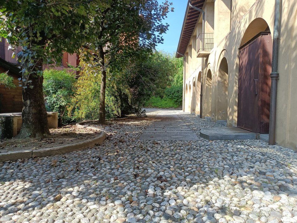 For sale real estate transaction in quiet zone Como Lombardia foto 2