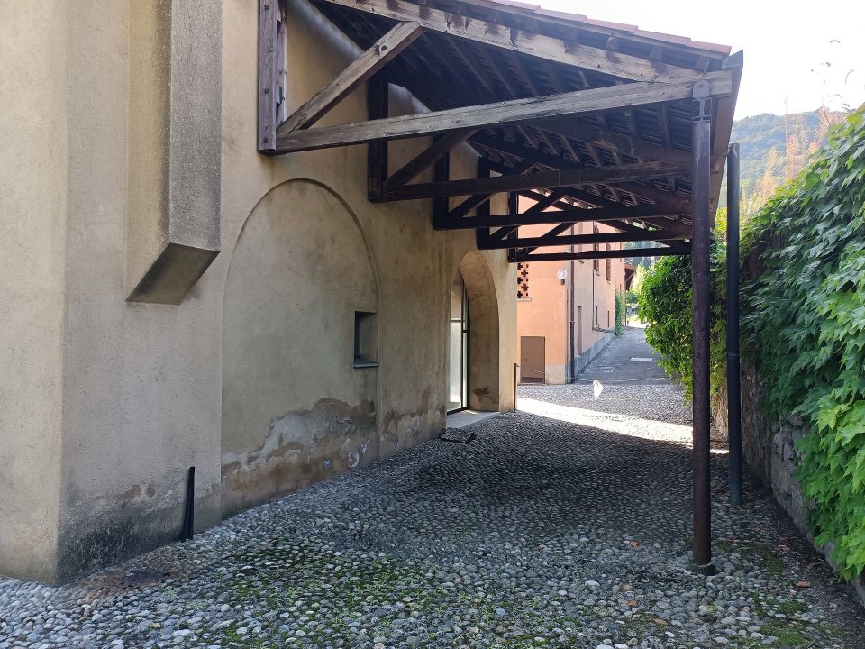 For sale real estate transaction in quiet zone Como Lombardia foto 5