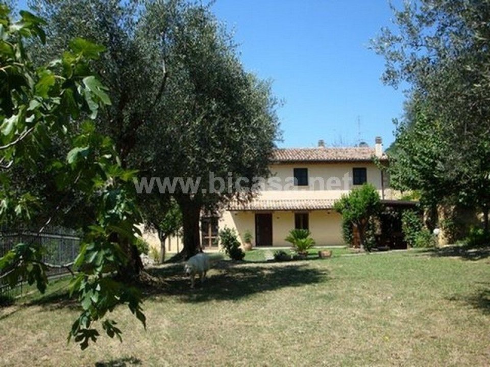 For sale villa in quiet zone Pesaro Marche foto 1