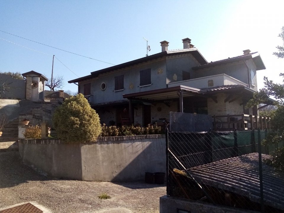 Se vende villa in zona tranquila Pesaro Marche foto 5