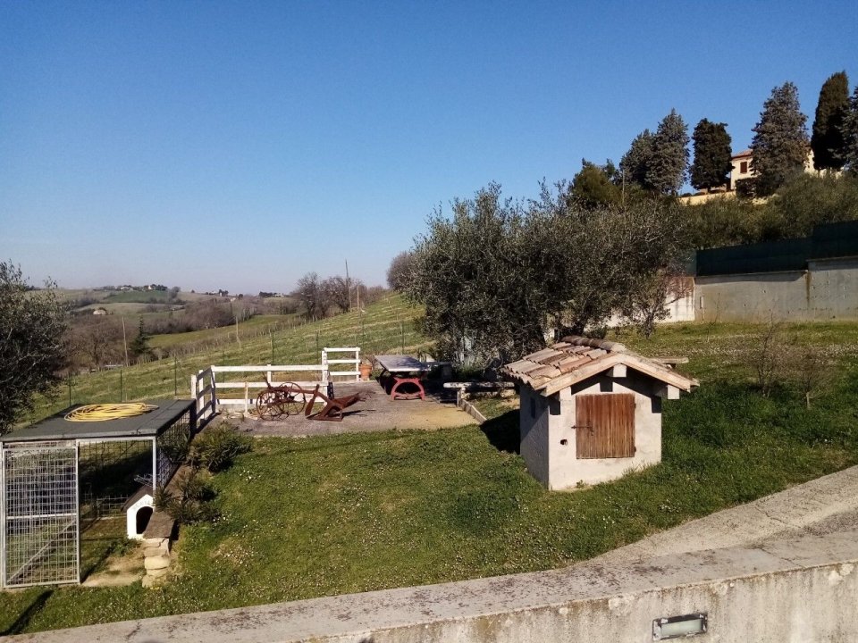 Se vende villa in zona tranquila Pesaro Marche foto 6